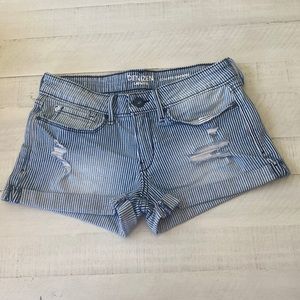 Levi jean shorts